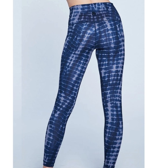 JO + JAX BUNDLE - Leggings, Bra, & Motion Tee - Poolside, All Size CM - Picture 8 of 8